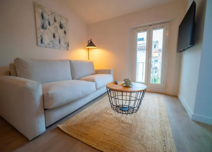 #402 Heart Of Vieil - Place Nationale-high-end Newly Renovated & Furnished * Αντίμπ