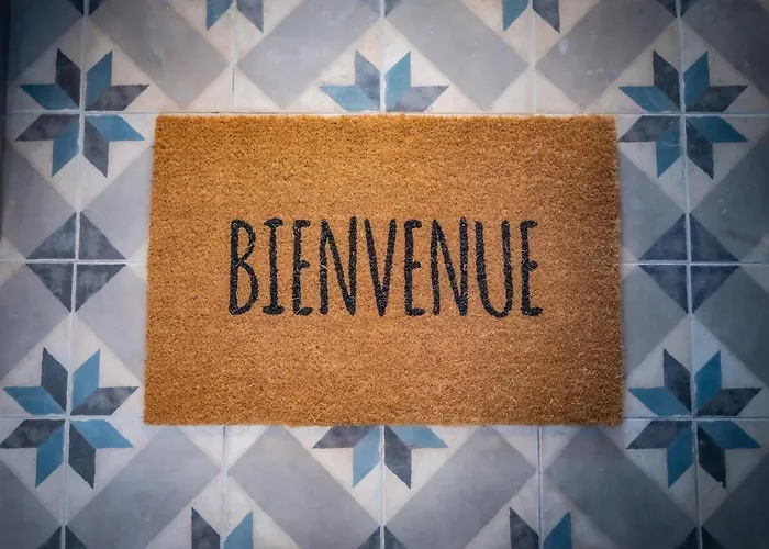 #402 Heart Of Vieil - Place Nationale-high-end Newly Renovated & Furnished Διαμέρισμα